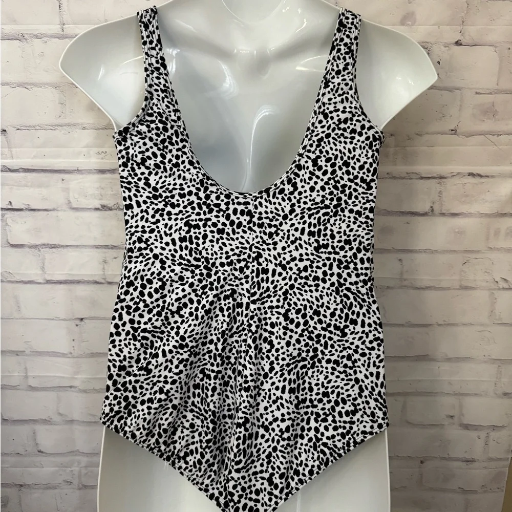 Torrid Size 1 Black White Mesh High Neck Wire Free One Piece Swimsuit Resortwear